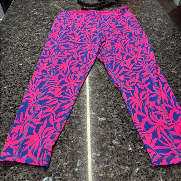 EUC Lilly Pulitzer Luxletic Weekender 24” Midi Leggings - Picture 8 of 9